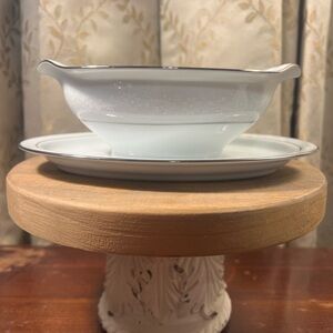 Noritake Buckingham 6438 Japan Gravy Boat with Attached Platter